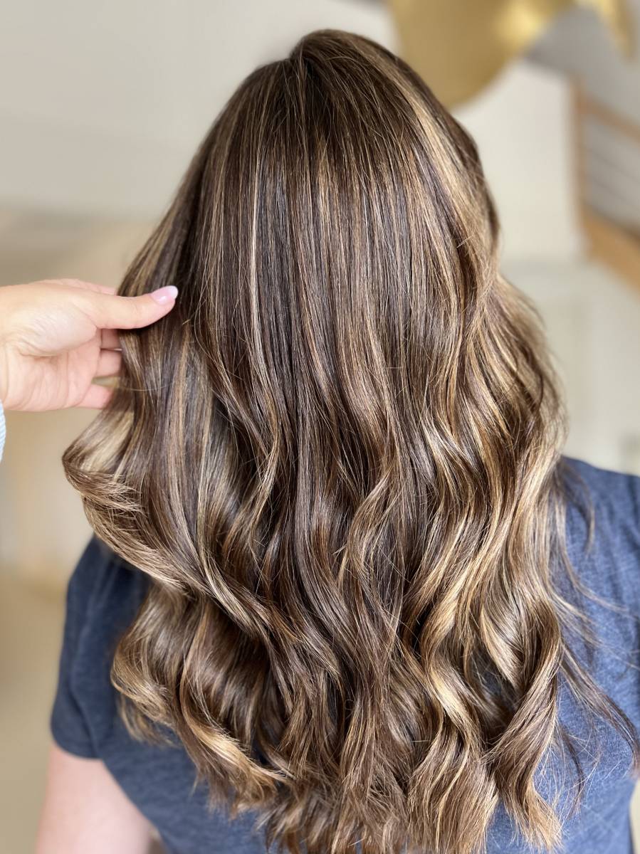 Coiffeur pour femmes spécialisée dans la couleur et le balayage proche Tresses 33370