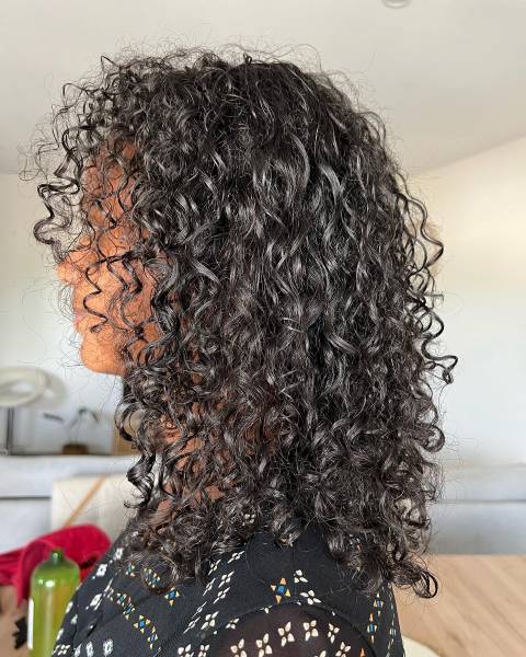 Coiffeuse spécialisée cheveux bouclés salon de coiffure Salleboeuf proche Merignac 