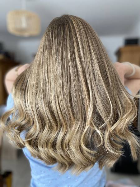 Coiffeuse coloriste visagiste à Ambès