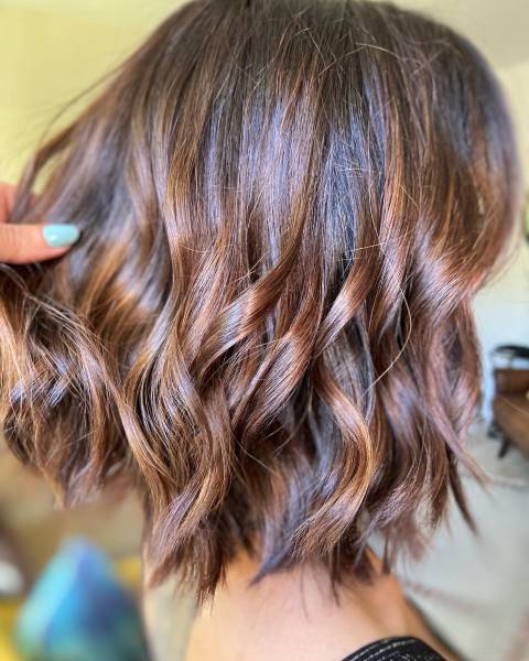 Coiffeuse visagiste coloriste pour femmes Tresses 33370 travaillant avec des produits  naturels