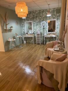 Spécialiste du regard et de l'embellissement permanent institut beauté estheticienne Fargues St Hilaire L'Atelier Poudré